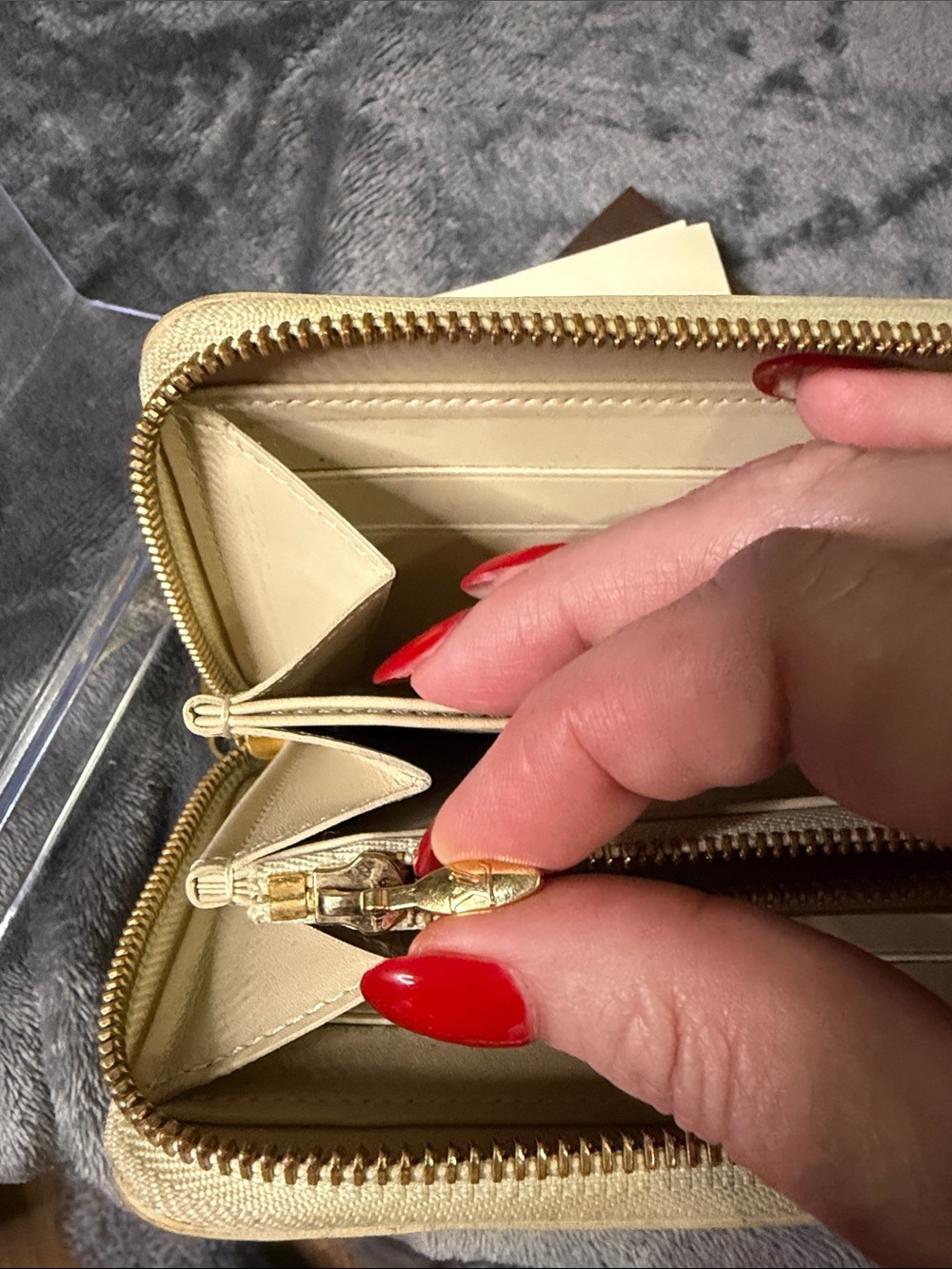 Louis Vuitton Yellow Vernis Zip-Around Monogram Wallet - Picture 5 of 13